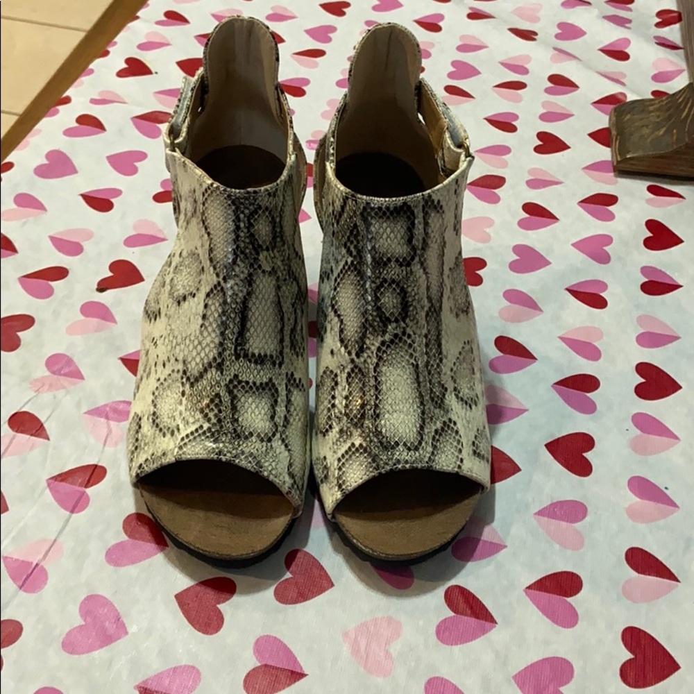 Boutique python wedges! NWOT - Picture 2 of 8
